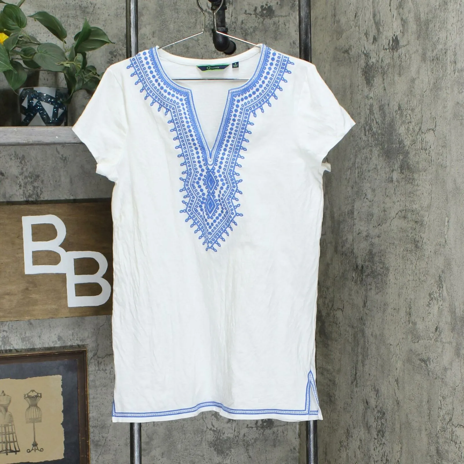 C. Wonder Embroidered Split V-neck Short Sleeve Tunic Top White Small