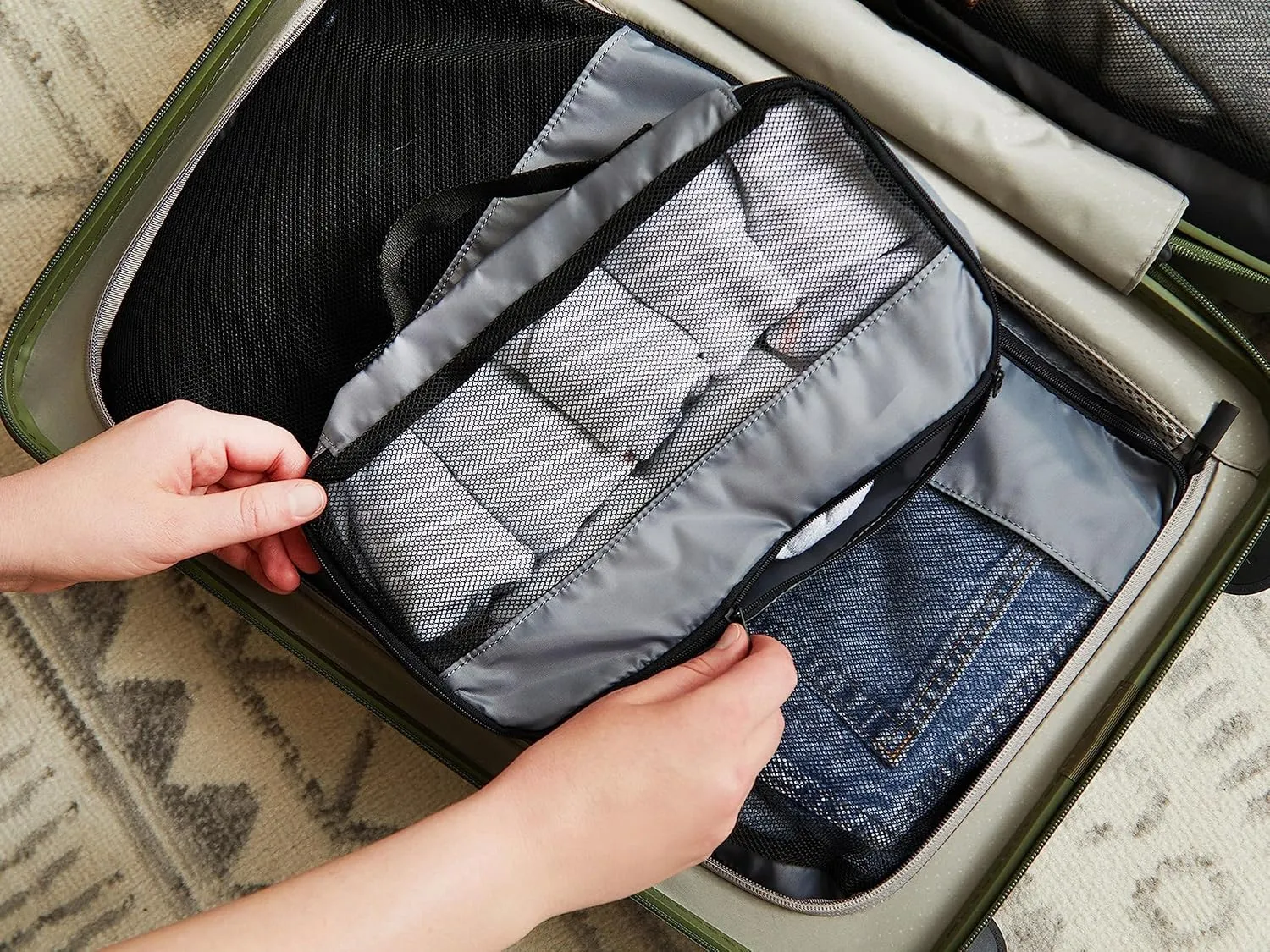 Covermates Packing Cube Set - Premium Polyester - Dual Zipper Pulls - Carrying Handle - Front Mesh Window - Travel Organization, Grey
