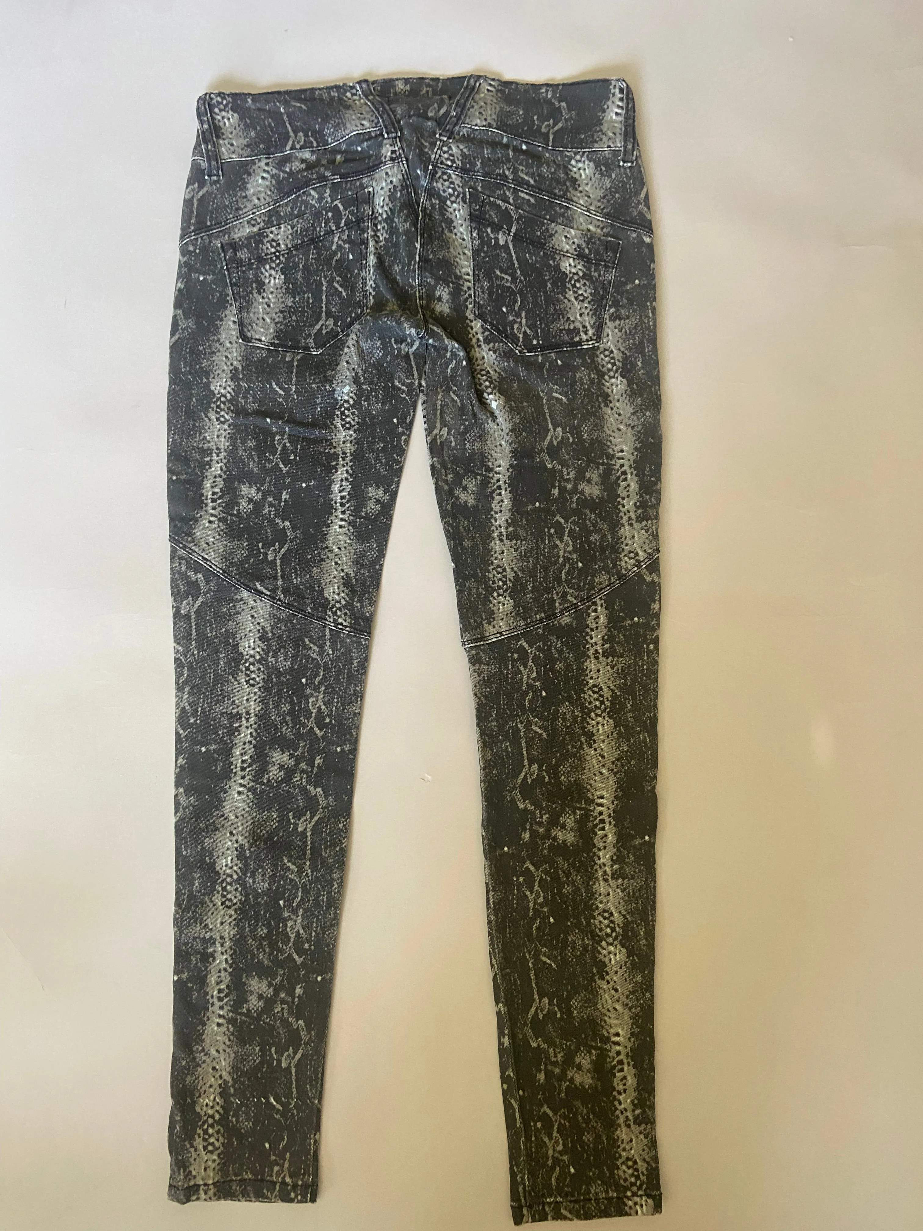 Distressed Black Snakeskin Print Skinny Jean - size 27