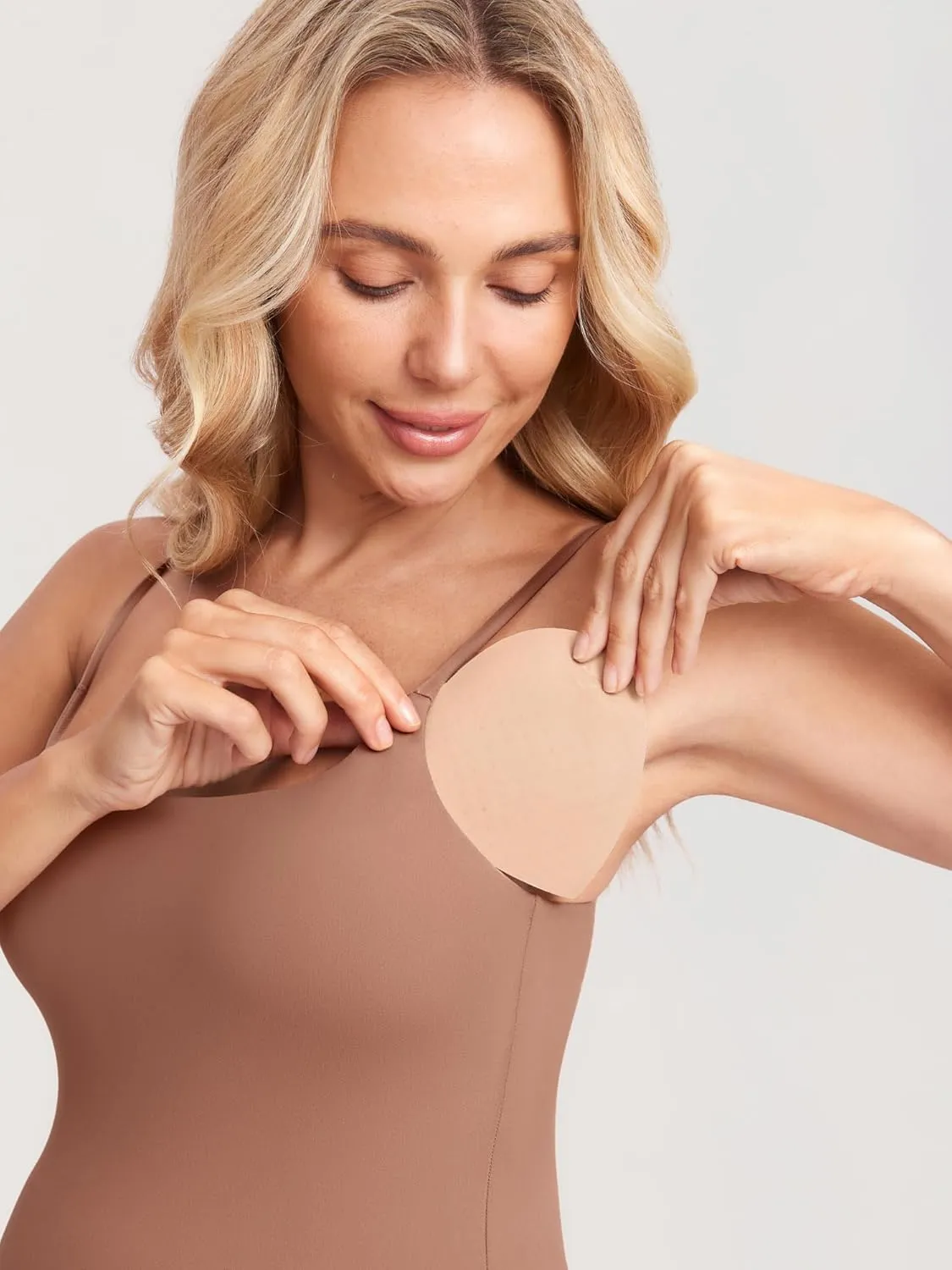 MOMANDA Inbarely Maternity Tank Top for Woman Square Neck Camisole with Built in Bra Sleeveless Pregnancy Basic Yoga Tops